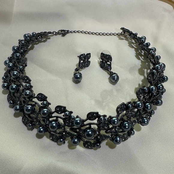 NEW Elegant Black Pearl Necklace and Earring Set - Picture 4 of 7